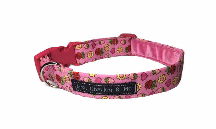 Summery strawberries and Roses adorn this gorgeous pink cotton summer dog collar. 