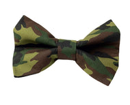 Camouflage cotton poplin handmade dog bow tie for the adventurous dog. Made in the UK and washable.
