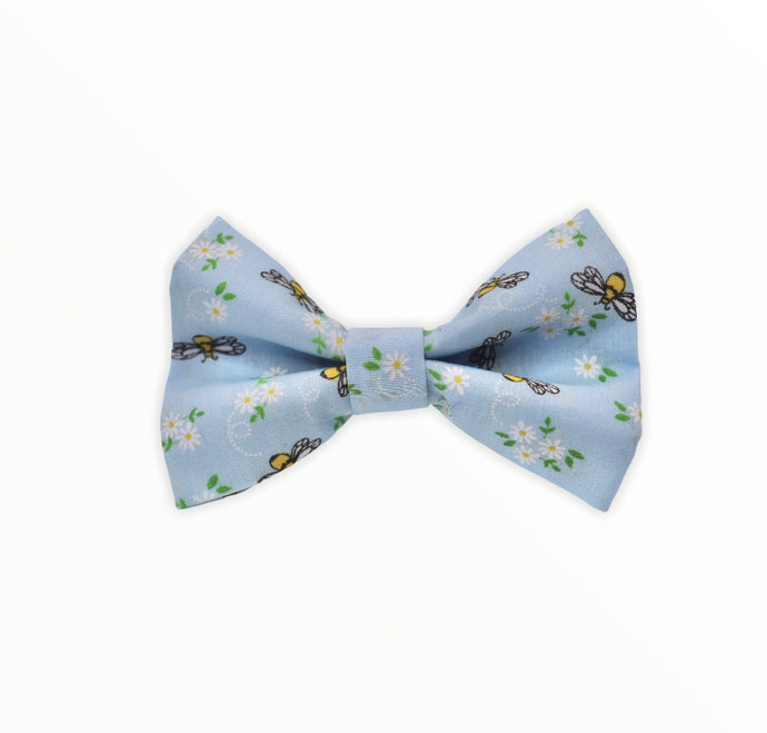 Handmade dog bow tie in cotton print. Made by hand in the U.K. and washable. Pale blue printed with tiny bees and flowers